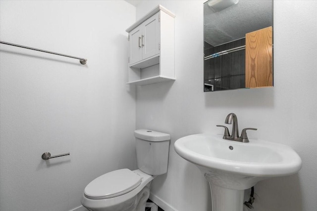 6825 Star View St, Des Moines, IA 50320 - bathroom with baseboards and a shower