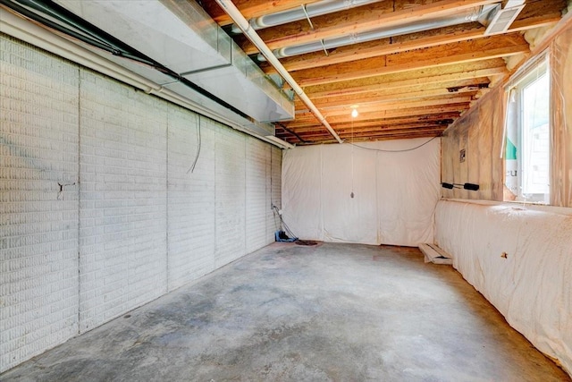 6825 Star View St, Des Moines, IA 50320 - view of basement