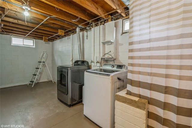 1212 Burnham Ave, Des Moines, IA 50315 - washroom featuring washing machine and dryer