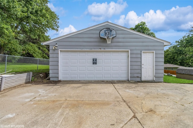 1212 Burnham Ave, Des Moines, IA 50315 - view of detached garage