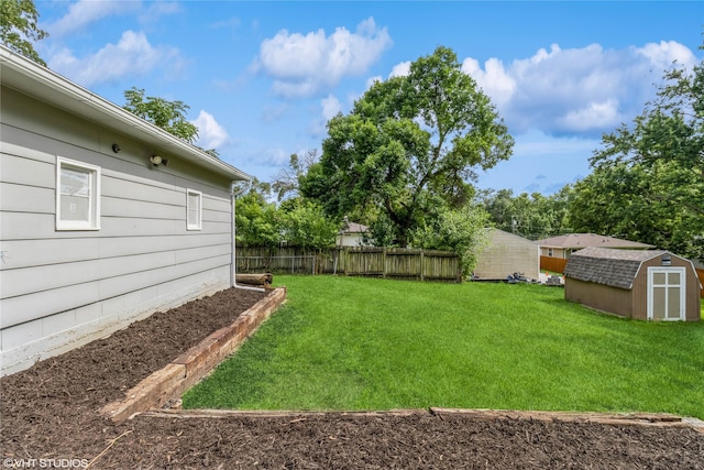 1212 Burnham Ave, Des Moines, IA 50315 - view of yard with a storage unit