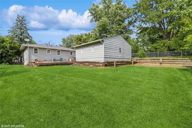 1212 Burnham Ave, Des Moines, IA 50315 - view of yard