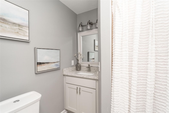 2512 Boston Ave, Des Moines, IA 50310 - bathroom featuring vanity and a shower with curtain
