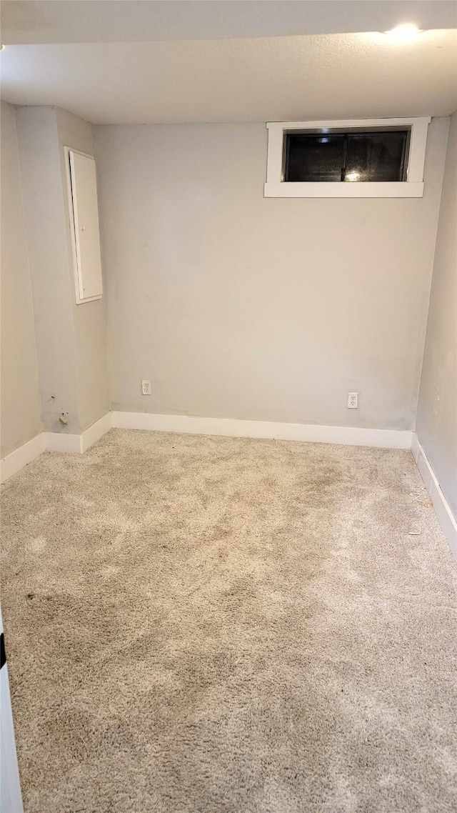 623 E 18th St N, Newton, IA 50208 - finished below grade area featuring carpet floors and electric panel