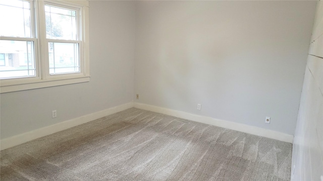 623 E 18th St N, Newton, IA 50208 - carpeted spare room featuring plenty of natural light