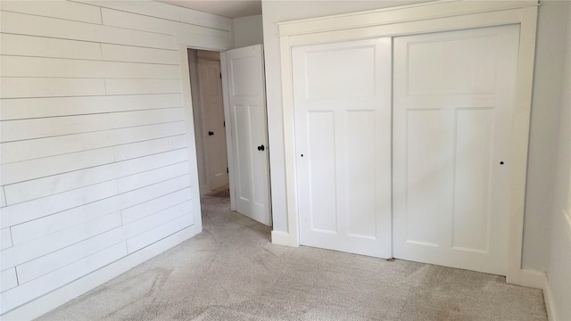 623 E 18th St N, Newton, IA 50208 - unfurnished bedroom featuring light colored carpet and a closet