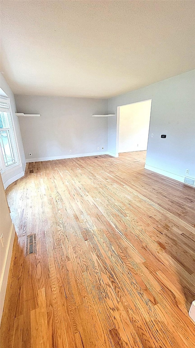 623 E 18th St N, Newton, IA 50208 - unfurnished room with light wood-type flooring and a textured ceiling