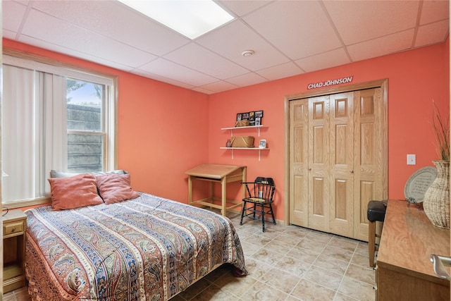 7 Hobart Pl, Grinnell, IA 50112 - bedroom featuring a paneled ceiling and a closet