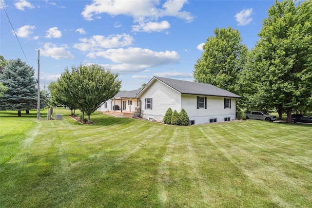 7 Hobart Pl, Grinnell, IA 50112 - rear view of property with a lawn