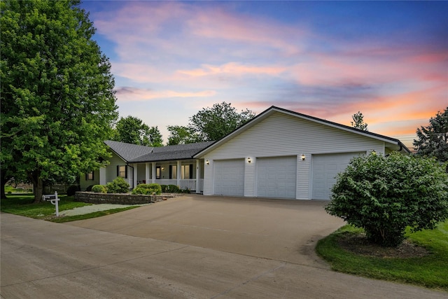 7 Hobart Pl, Grinnell, IA 50112 - ranch-style home featuring a garage, a porch, and driveway