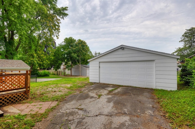 816 Boyd St, Des Moines, IA 50316 - view of detached garage