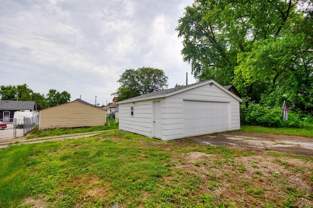 816 Boyd St, Des Moines, IA 50316 - view of detached garage