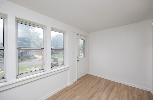816 Boyd St, Des Moines, IA 50316 - entrance foyer featuring light wood-style floors and baseboards