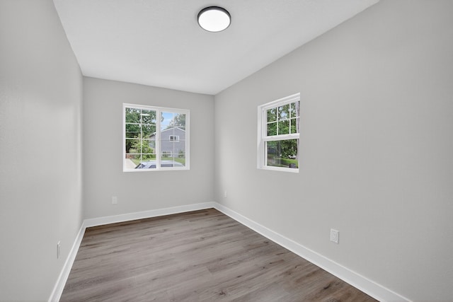 1124 13th St, Des Moines, IA 50314 - unfurnished room with plenty of natural light and wood finished floors