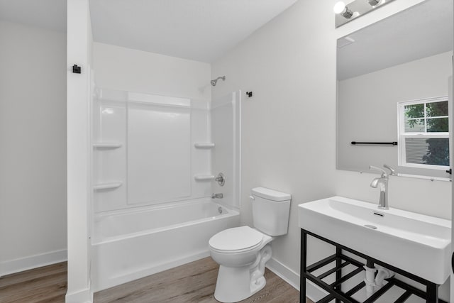 1124 13th St, Des Moines, IA 50314 - full bath featuring wood finished floors, vanity, and shower / bathtub combination