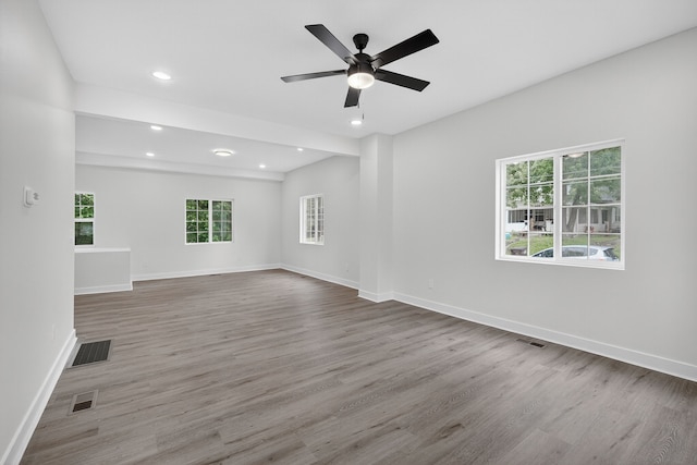1124 13th St, Des Moines, IA 50314 - empty room featuring wood finished floors, a ceiling fan, and recessed lighting