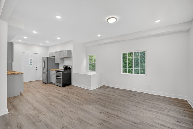 1124 13th St, Des Moines, IA 50314 - kitchen with stainless steel appliances, gray cabinetry, light wood finished floors, and recessed lighting