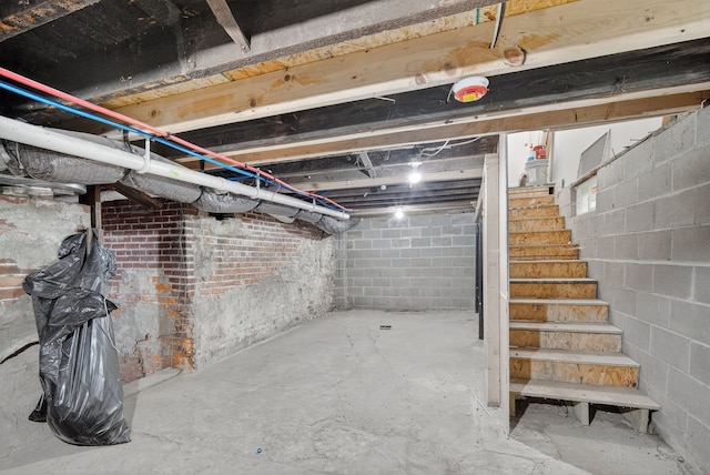 1124 13th St, Des Moines, IA 50314 - unfinished below grade area featuring stairs