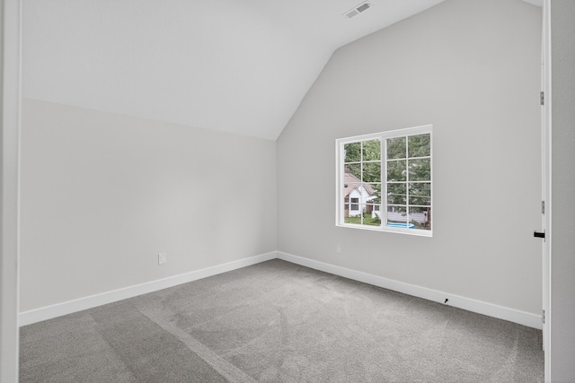 1124 13th St, Des Moines, IA 50314 - bonus room featuring vaulted ceiling and carpet flooring