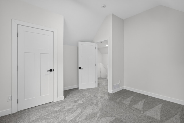 1124 13th St, Des Moines, IA 50314 - bonus room with lofted ceiling and carpet floors