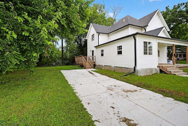 1124 13th St, Des Moines, IA 50314 - view of home's exterior featuring a lawn, driveway, a porch, and a shingled roof