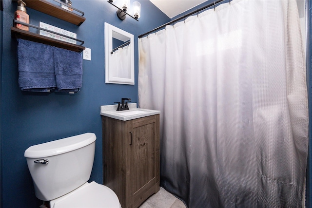 4207 Madison Ave, Des Moines, IA 50310 - full bathroom with vanity and a shower with curtain