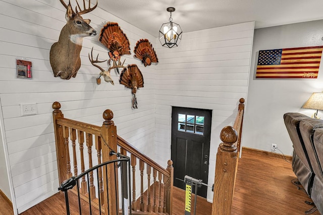 1018 S 5th St, Knoxville, IA 50138 - entrance foyer with wood finished floors