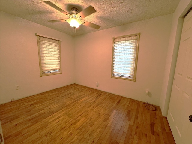 3419 E 37th St, Des Moines, IA 50317 - unfurnished room with light wood-type flooring, a textured ceiling, and a ceiling fan