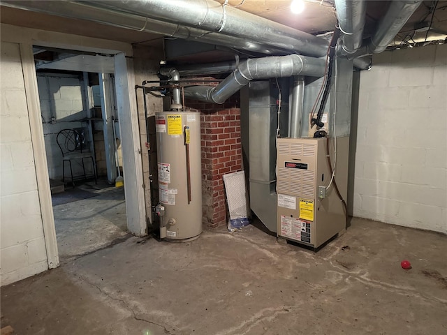 3419 E 37th St, Des Moines, IA 50317 - utility room with gas water heater and heating unit