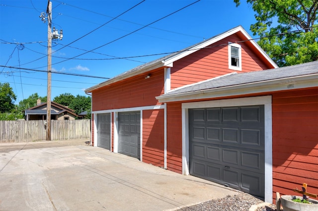 524 1st St, West Des Moines, IA 50265 - view of garage