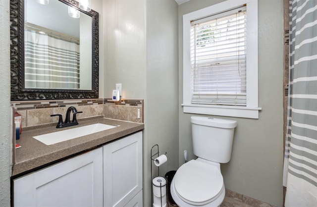 524 1st St, West Des Moines, IA 50265 - full bathroom featuring vanity and decorative backsplash