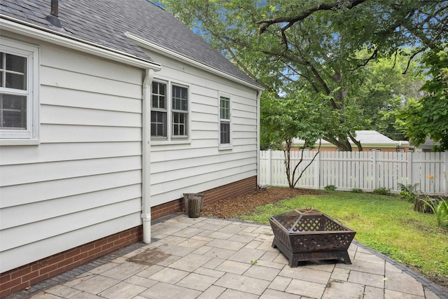 4004 Franklin Ave, Des Moines, IA 50310 - view of patio featuring a fire pit