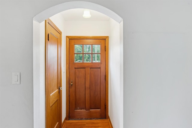 4004 Franklin Ave, Des Moines, IA 50310 - doorway featuring arched walkways and light wood-type flooring