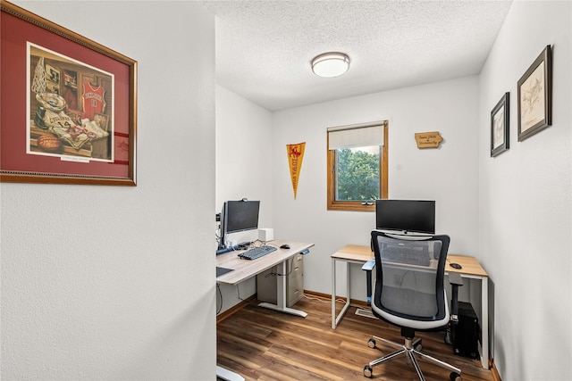 9421 NE 28th Ct, Ankeny, IA 50021 - home office featuring wood finished floors and a textured ceiling