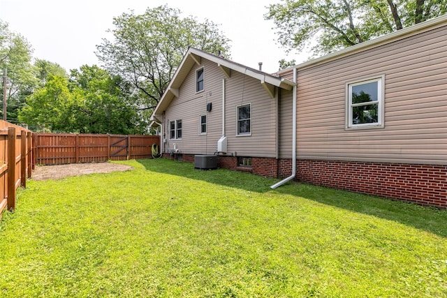 2610 Westover Blvd, Des Moines, IA 50322 - rear view of house featuring a fenced backyard