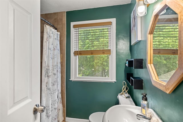 1416 Clinton Ave, Des Moines, IA 50313 - full bath with toilet and a shower with shower curtain