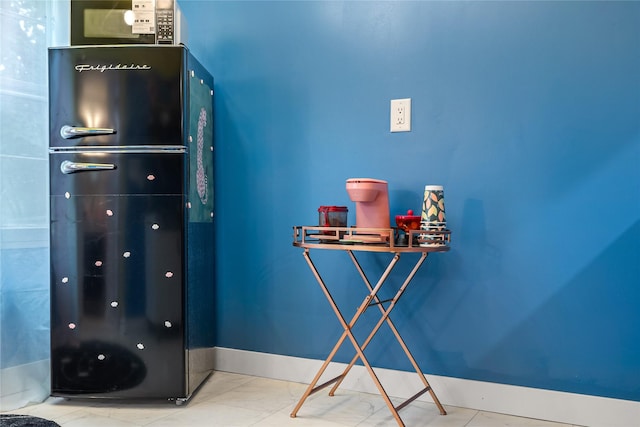 1416 Clinton Ave, Des Moines, IA 50313 - detailed view of fridge and baseboards