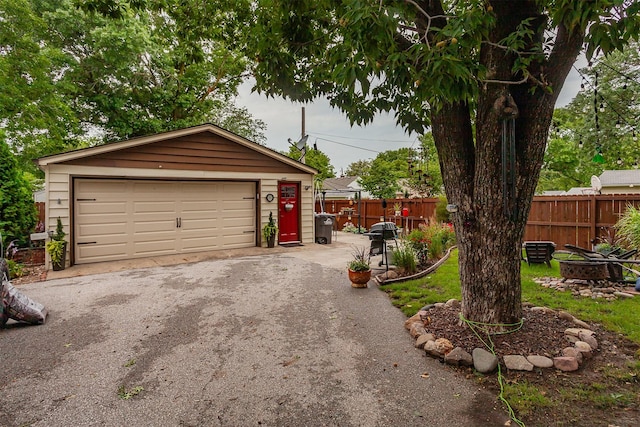 2904 48th St, Des Moines, IA 50310 - view of detached garage
