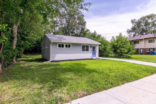 2311 Williams St, Des Moines, IA 50317 - view of front facade with a front yard