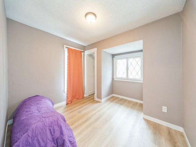 1534 9th St, Des Moines, IA 50314 - bedroom featuring wood finished floors and a textured ceiling