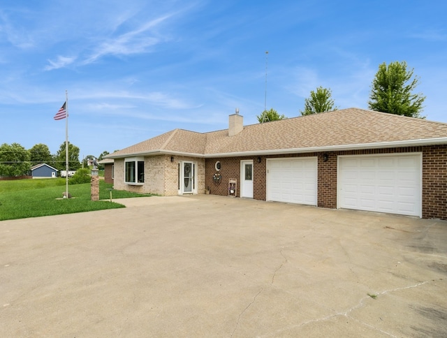 1439 N Shore Dr, Knoxville, IA 50138 - ranch-style home featuring concrete driveway, a chimney, a garage, brick siding, and a front lawn