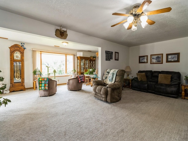 1439 N Shore Dr, Knoxville, IA 50138 - carpeted living area featuring a textured ceiling and a ceiling fan