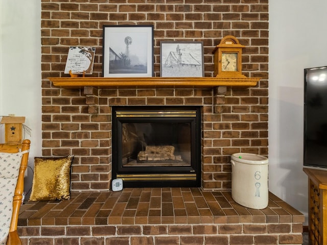 1439 N Shore Dr, Knoxville, IA 50138 - detailed view of a brick fireplace