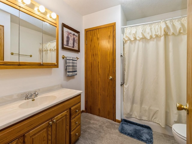1439 N Shore Dr, Knoxville, IA 50138 - full bath with vanity and shower / bath combo