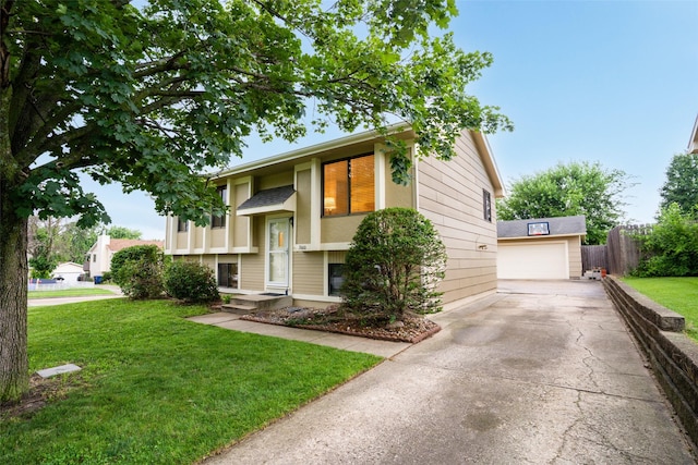 3600 E 42nd Ct, Des Moines, IA 50317 - raised ranch featuring concrete driveway