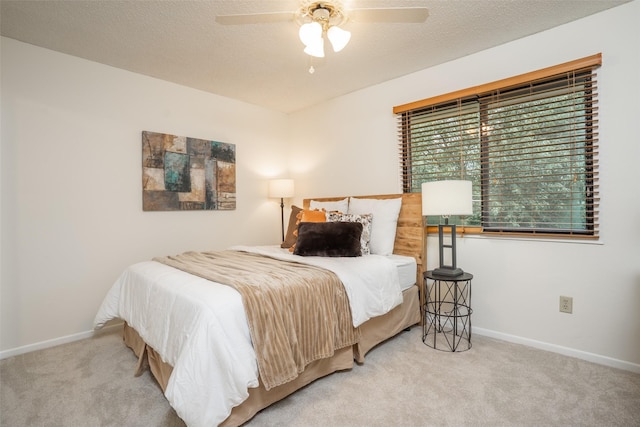 3600 E 42nd Ct, Des Moines, IA 50317 - carpeted bedroom featuring baseboards and ceiling fan