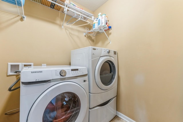 1870 SE Oxford Dr, Waukee, IA 50263 - laundry room featuring washer and dryer and baseboards