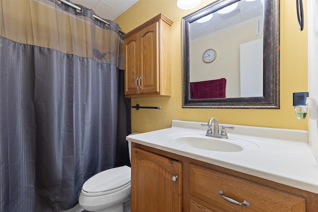 6675 NW 5th St, Des Moines, IA 50313 - bathroom featuring vanity and curtained shower