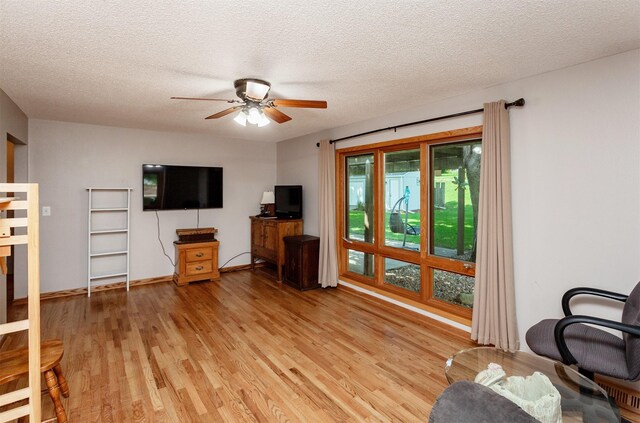 2726 Lakeland Dr, Urbandale, IA 50322 - living area featuring ceiling fan, light wood-type flooring, and a textured ceiling