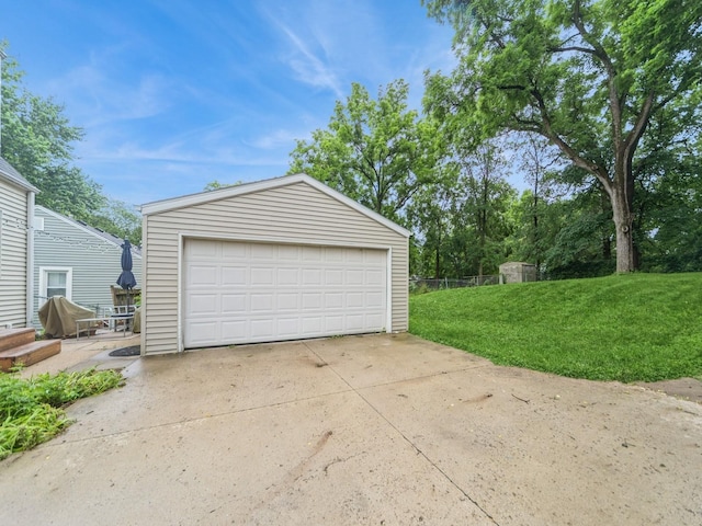 3934 Lincoln Place Dr, Des Moines, IA 50312 - view of detached garage